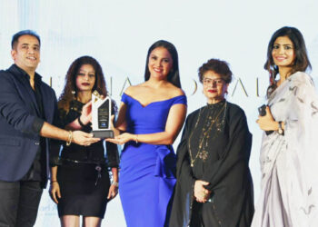 Dr Pratayksha Bhardwaj felicitated as The Most Renowned Weight Loss & laser Expert of India by celebrated actor Lara Dutta