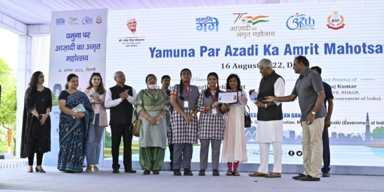 Jal Shakti Minister felicitated winners of Ganga Quest 2022 during “Yamuna par Azadi ka Amrit Mahotsav”