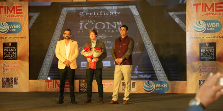Mr. S K Sahu, Chairman WBR Corp Welcoming Mr. Jonty Rhodes